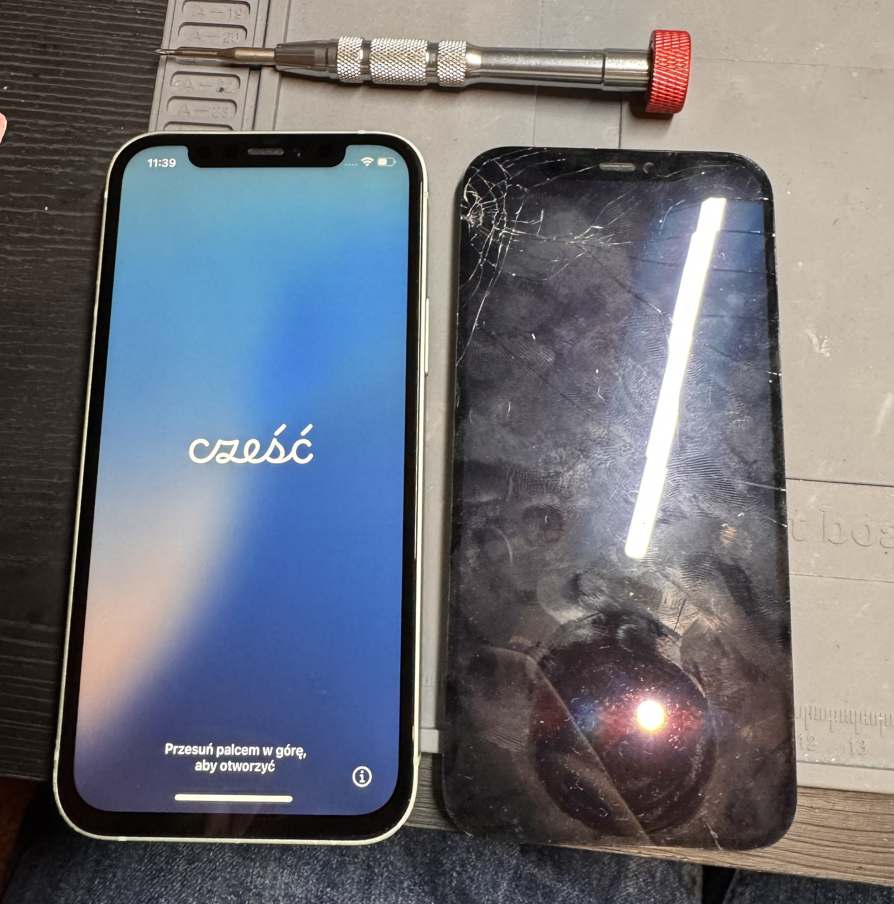 Wymiana wyświetlacza iPhone 12